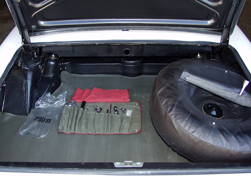 Mercedes 280 trunk size